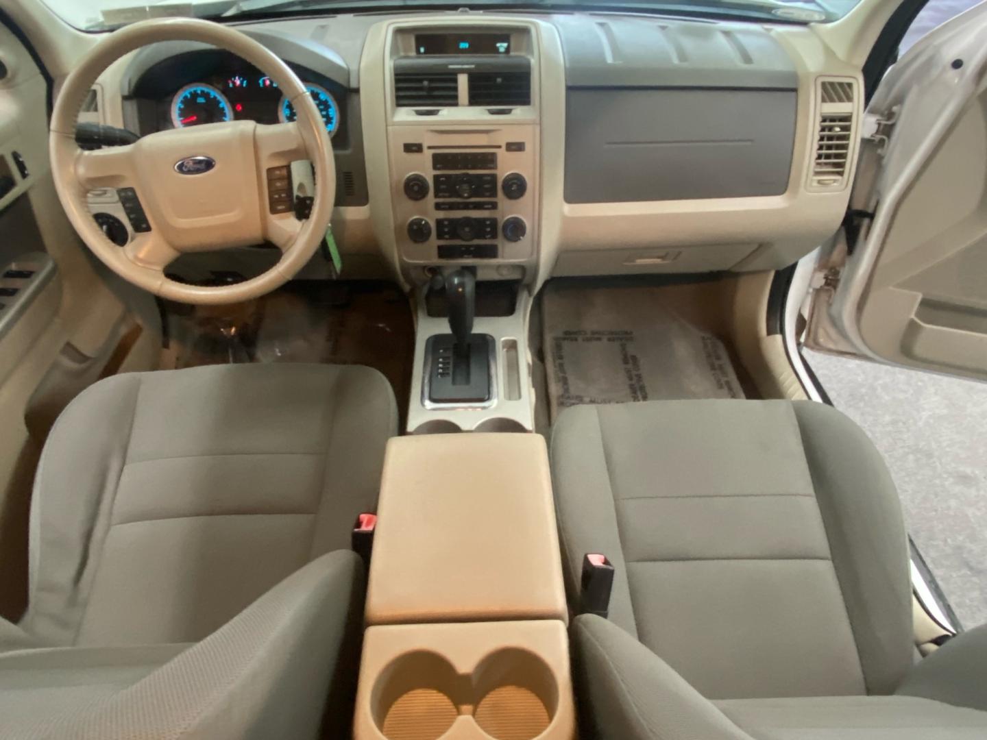 2010 WHITE /tan Ford Escape XLT 4WD (1FMCU9DG3AK) with an 3.0L V6 DOHC 24V engine, 6-Speed Automatic transmission, located at 533 S West End Blvd., Quakertown, PA, 18951, (877) 257-4995, 40.343994, -75.303604 - INCLUDED IN THE SALE PRICE OF EVERY VEHICLE: 48 Hour Money Back Guarantee 6 Month - 6,000 Mile Warranty Brand New PA State Inspection & Emission $10 Oil Changes for the Life of the Loan Complete CARFAX - Photo#6